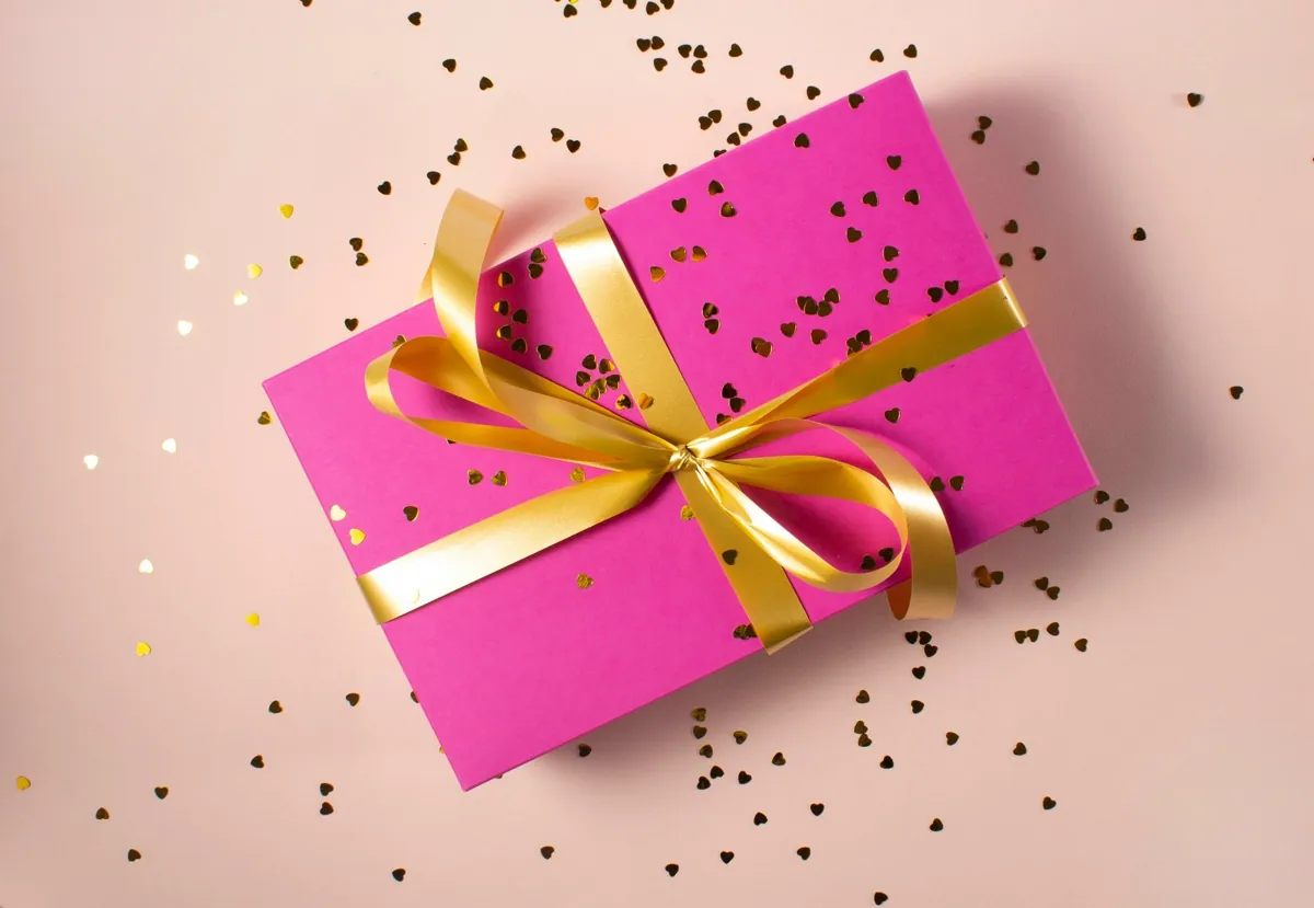 Geschenkbox mit Schleife