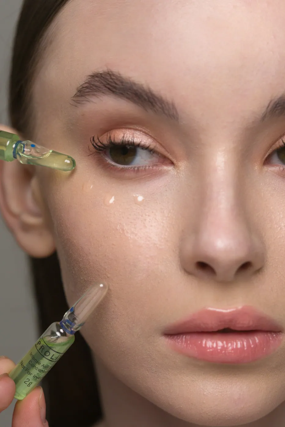 Gesichtspflege mit Serum